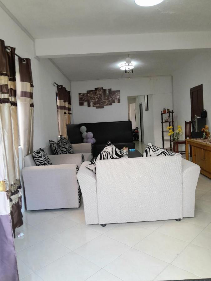 Beautiful Affordable House - 5 Minutes From The Airport And 12 Minutes To Blue Bay Holiday home
