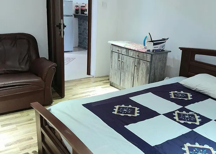 Beautiful Affordable House - 5 Minutes From The Airport And 12 Minutes To Blue Bay Beach