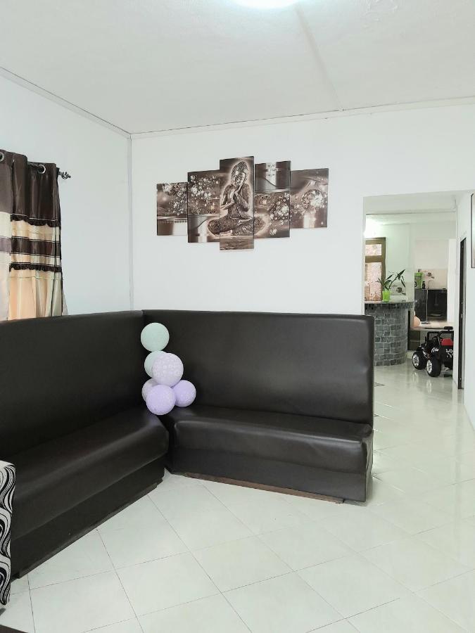 Beautiful Affordable House - 5 Minutes From The Airport And 12 Minutes To Blue Bay * Mon Tresor